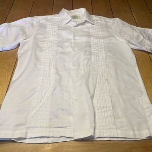 Dos Carolinas Button Up Short Sleeve Shirt Size Medium Color White 100% Cotton